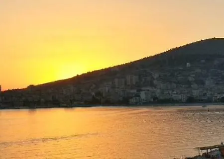 Bay 1+1 Σαράντα